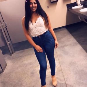 Meet your Posher, Anahid